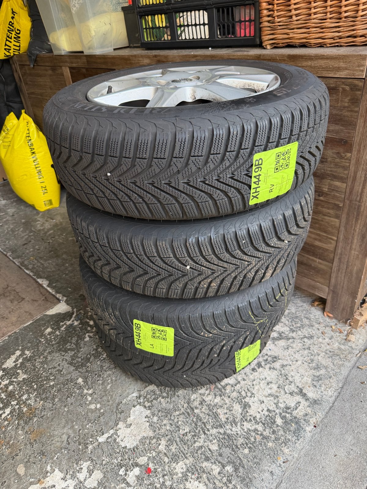 Vredestein winterbanden op lichtmetalen velgen 185/65 R15, Ophalen, Gebruikt, 15 inch, Banden en Velgen