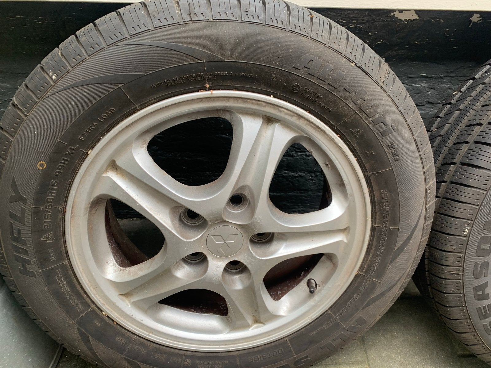 Mitsubishi velgen met Hifly en Vredestein all-season banden, Auto-onderdelen, Banden en Velgen, Ophalen, 15 inch, Banden en Velgen