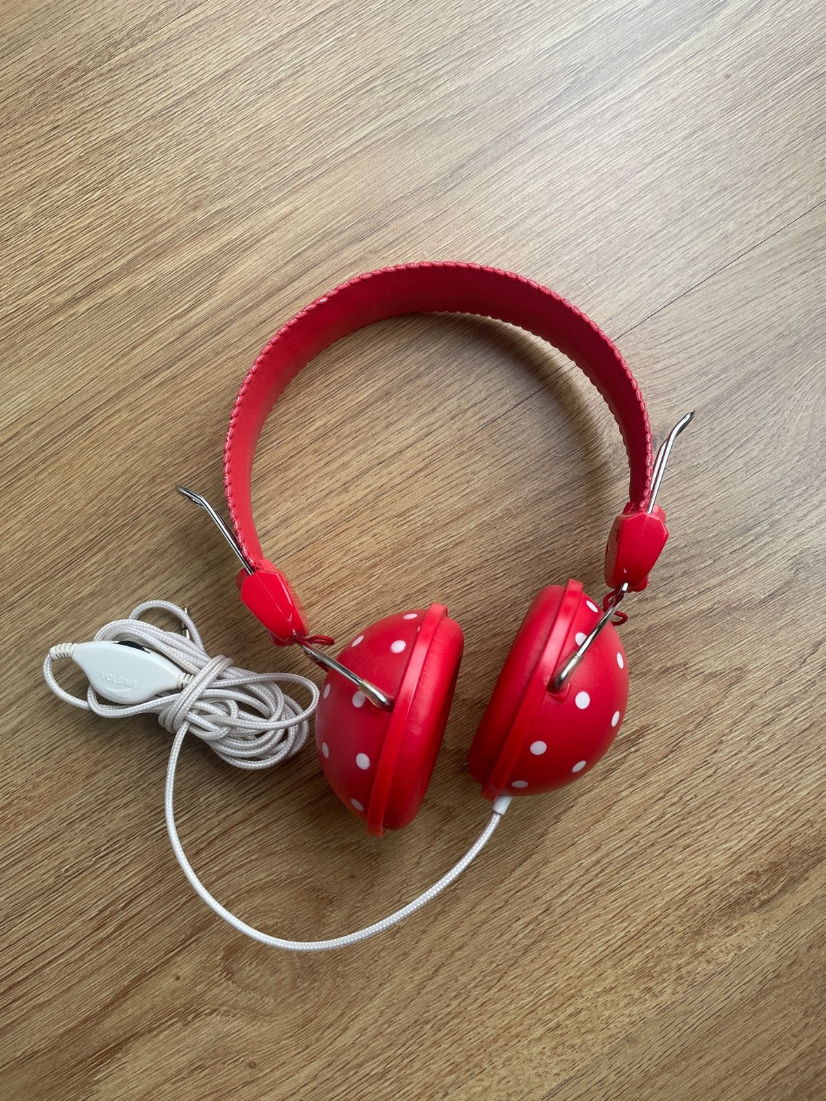 Rode koptelefoon met witte stippen - bedraad, AUX, Audio, Tv en Foto, Koptelefoons, Overige merken, Ophalen of Verzenden, Over-ear