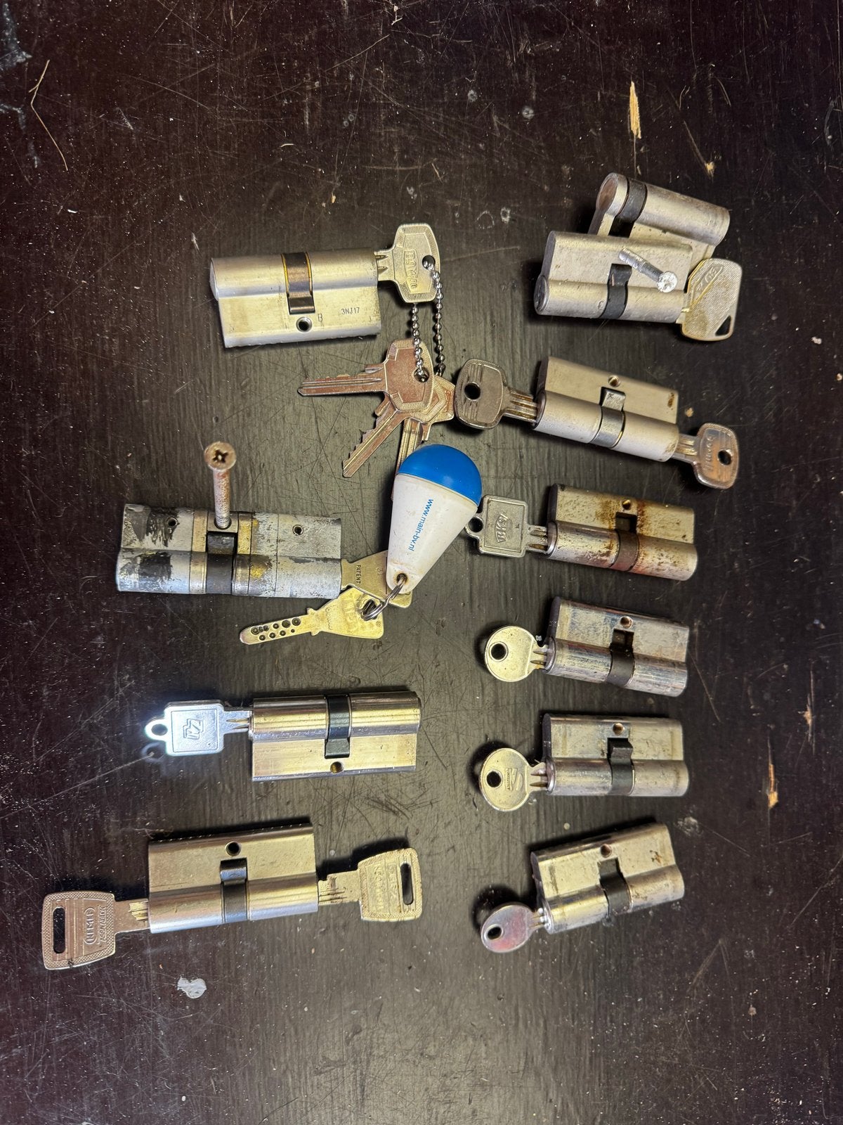 Diverse cilinders met sleutels, Ophalen of Verzenden, Gebruikt, Overige materialen, Slot