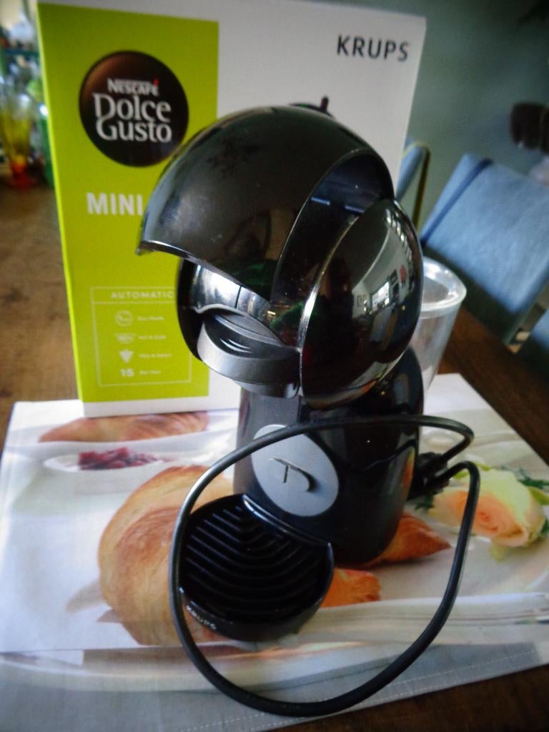 Krups Dolce Gusto Mini Me, zwart, Koffiemachine, Ophalen of Verzenden, Zo goed als nieuw, 1 kopje