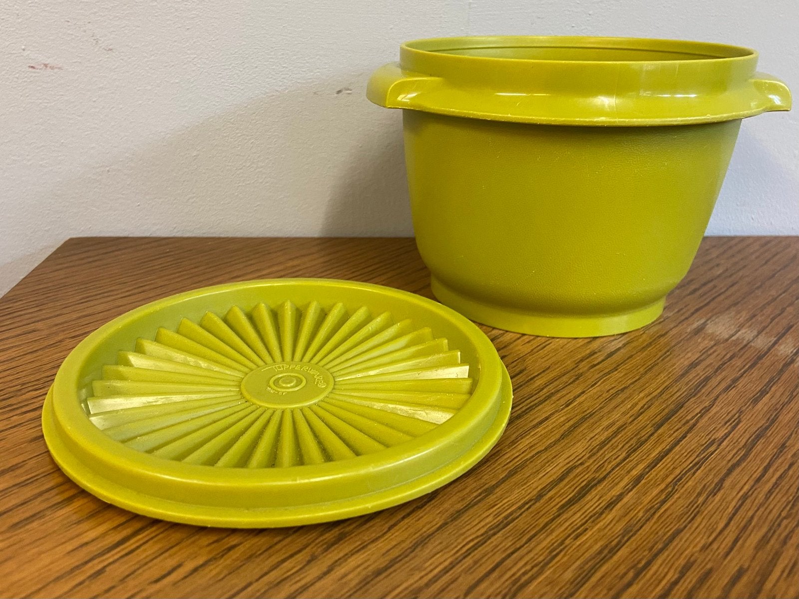 vintage tupperware bakje met sterdeksel groen retro, Huis en Inrichting, Keuken | Tupperware, Bewaardoos, Ophalen of Verzenden