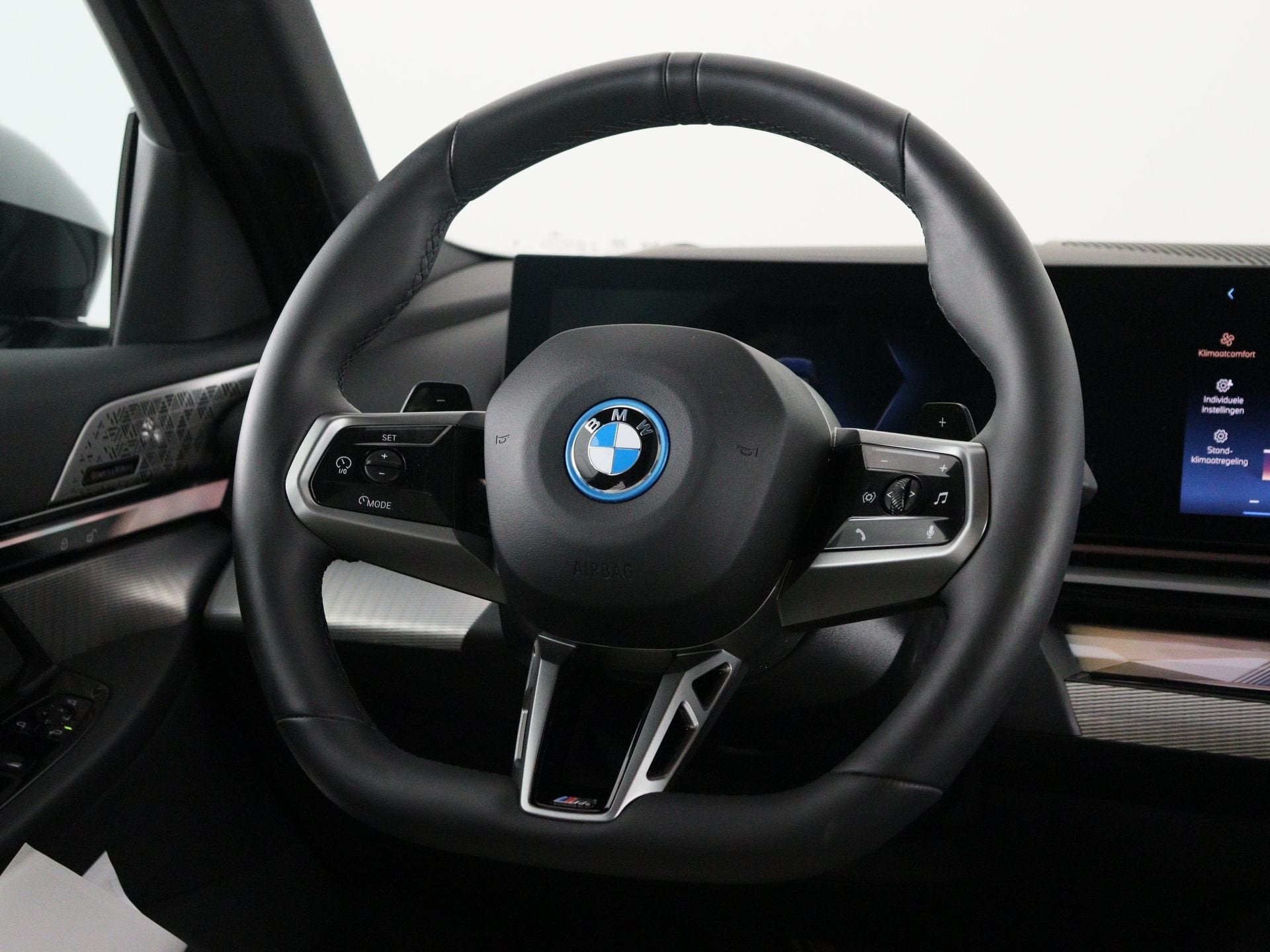 BMW 5 Serie Touring 550e xDrive SoH 100% (bj 2026), Auto's, Dealer onderhouden, Gebruikt, Euro 6, Overige brandstoffen