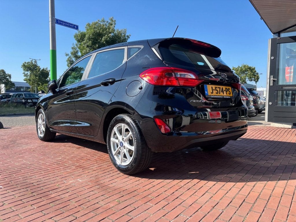 Ford Fiesta 1.5 TDCi Titanium 6vers camera navi airco, Auto's, Dealer onderhouden, 86 pk, Gebruikt, 4 cilinders