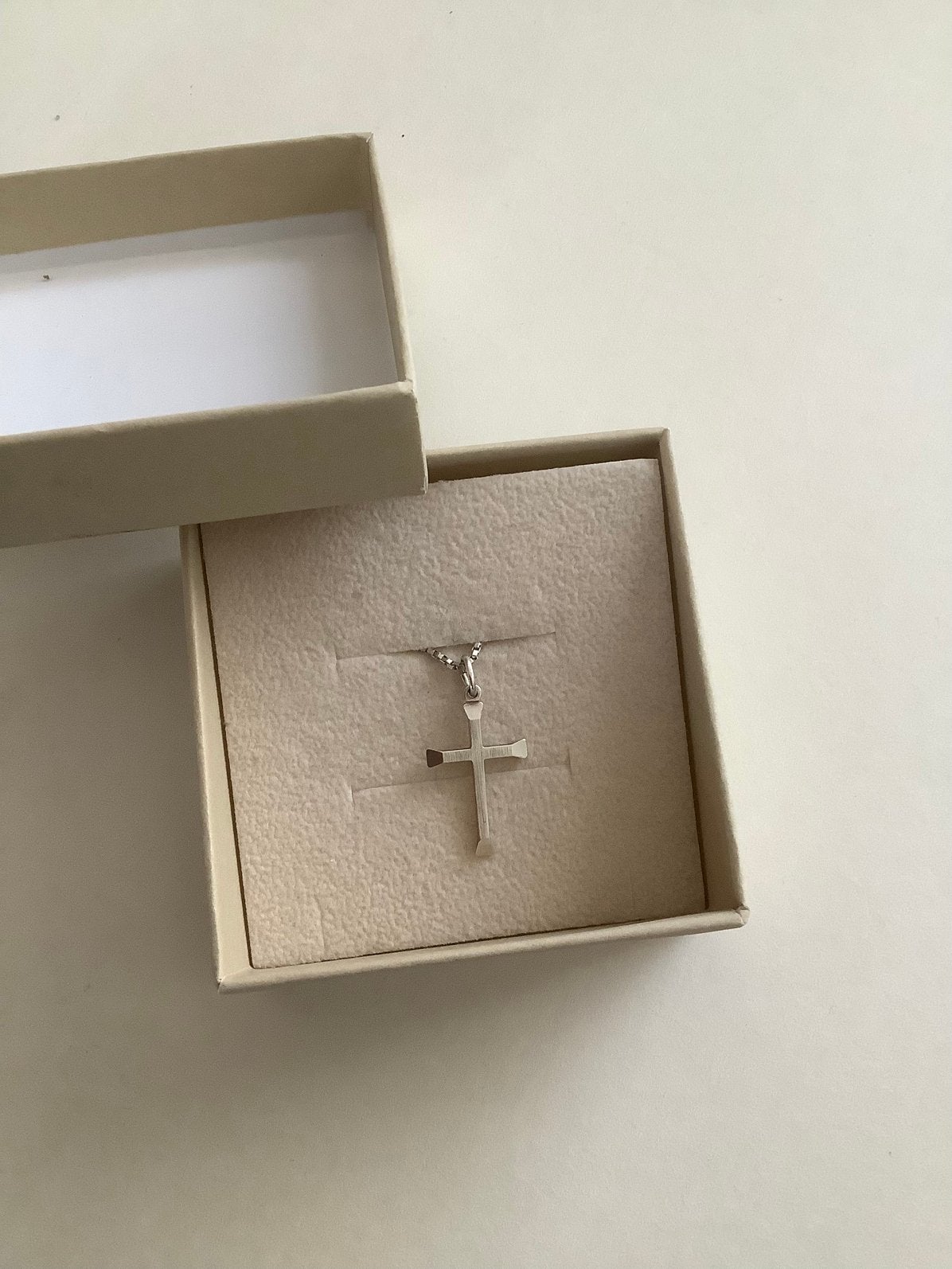 Zilveren kruisje, Ophalen of Verzenden, Zo goed als nieuw, Zilver, Overige merken
