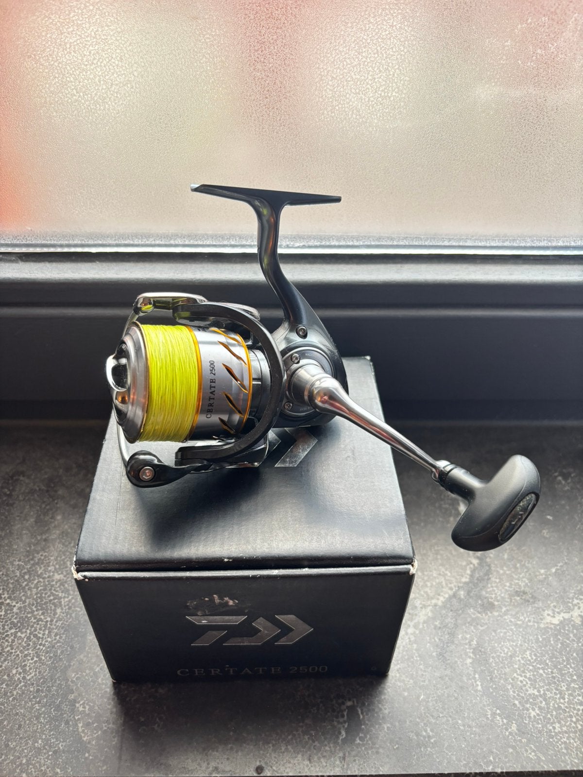 Daiwa certate 2500, Ophalen of Verzenden, Zo goed als nieuw, Molen
