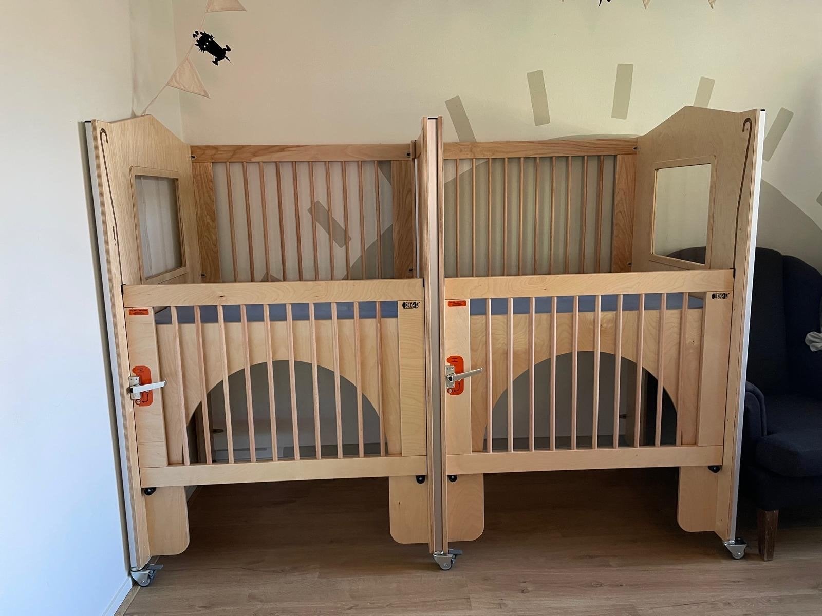 Kids-F Goldline Verhoogde Duobox - Intensief Gebruik, Kinderen en Baby's, Ophalen, Zo goed als nieuw, Rechthoekig, Wieltjes