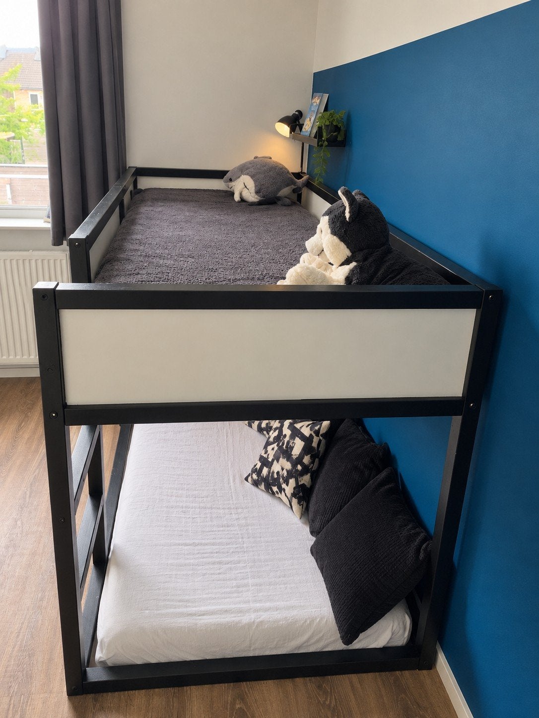 Foto 2 van IKEA KURA bed – zwart/wit geverfd