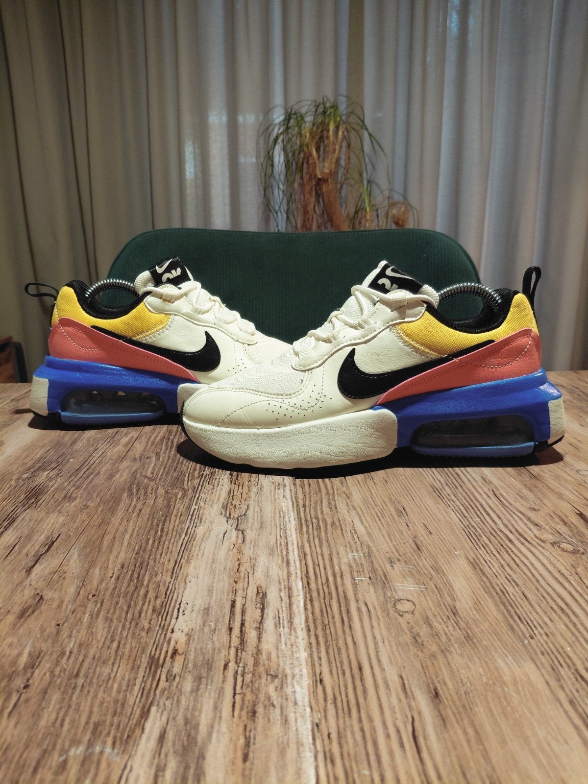 Nike Air Max Verona 'Royal Pulse' Size 38,5
Treatments: shoe, Wit, Nike, Ophalen of Verzenden, Sneakers of Gympen