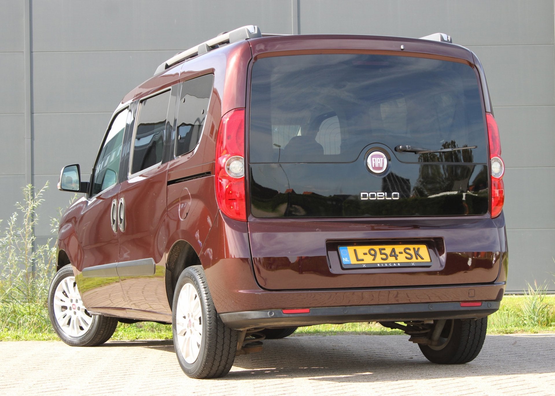 Fiat Doblò 1.4 Emotion 7p. Airco AllSeason 2x Schuifdeuren, Voorwielaandrijving, Stof, Gebruikt, Doblo