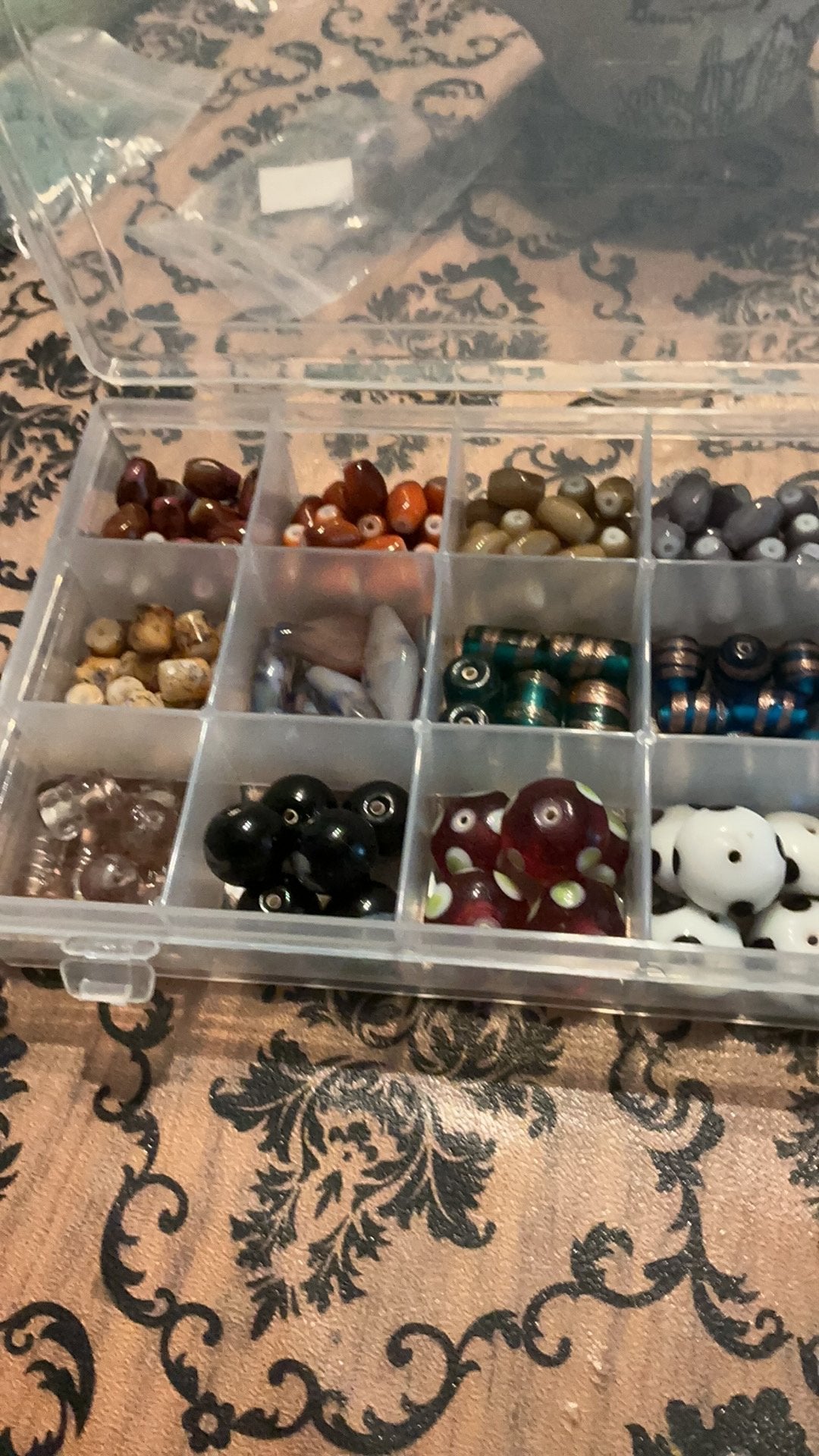 Doos glaskralen voor9.95, Hobby en Vrije tijd, Kralen en Sieraden maken, Ophalen of Verzenden, Zo goed als nieuw