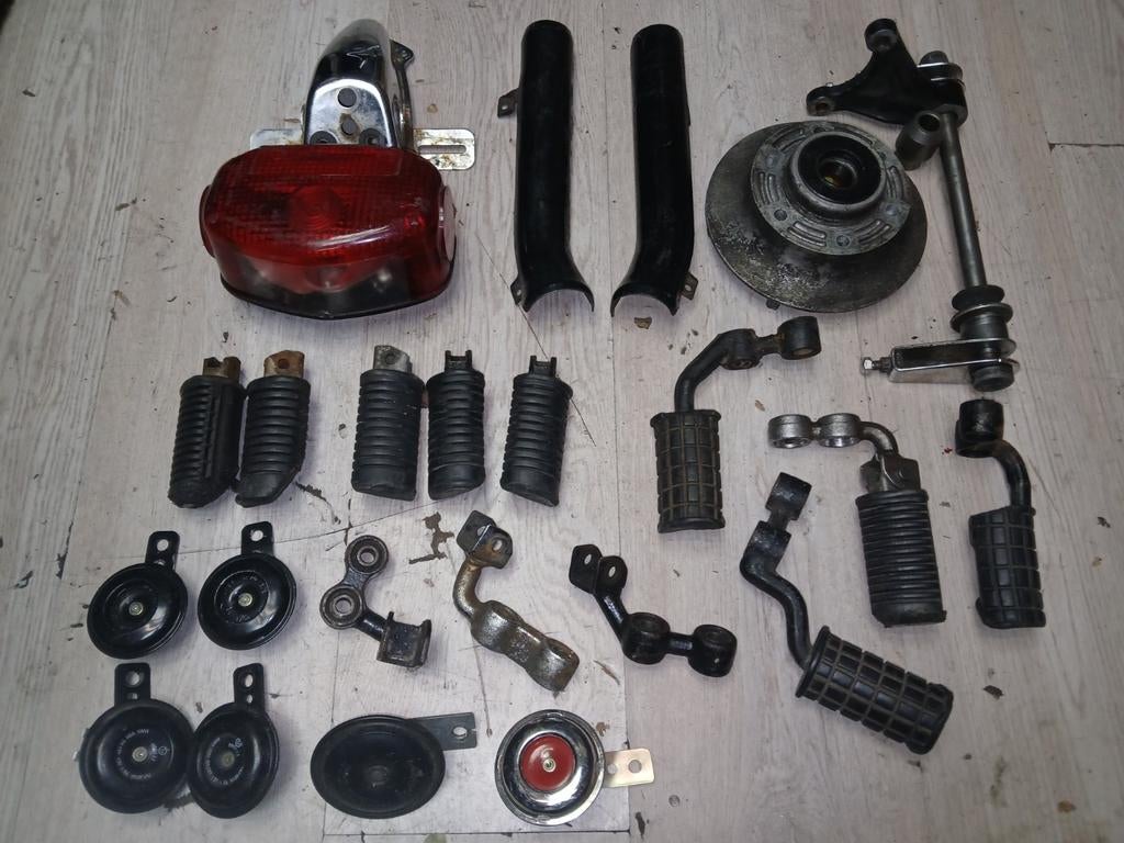 Suzuki gs 550 onderdelen., Motoren, Verzenden