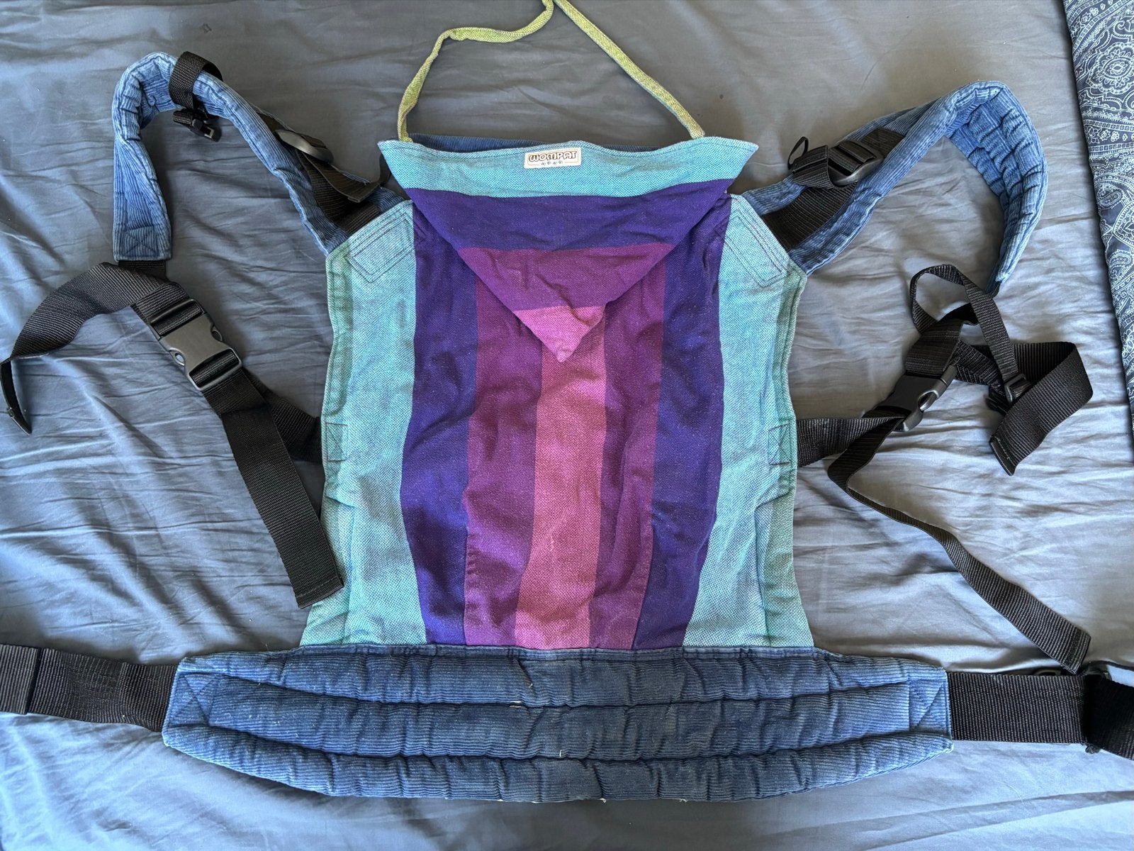 Wombat draagzak met regenboogpatroon, Overige merken, Gebruikt, Buik of Rug, Ophalen of Verzenden