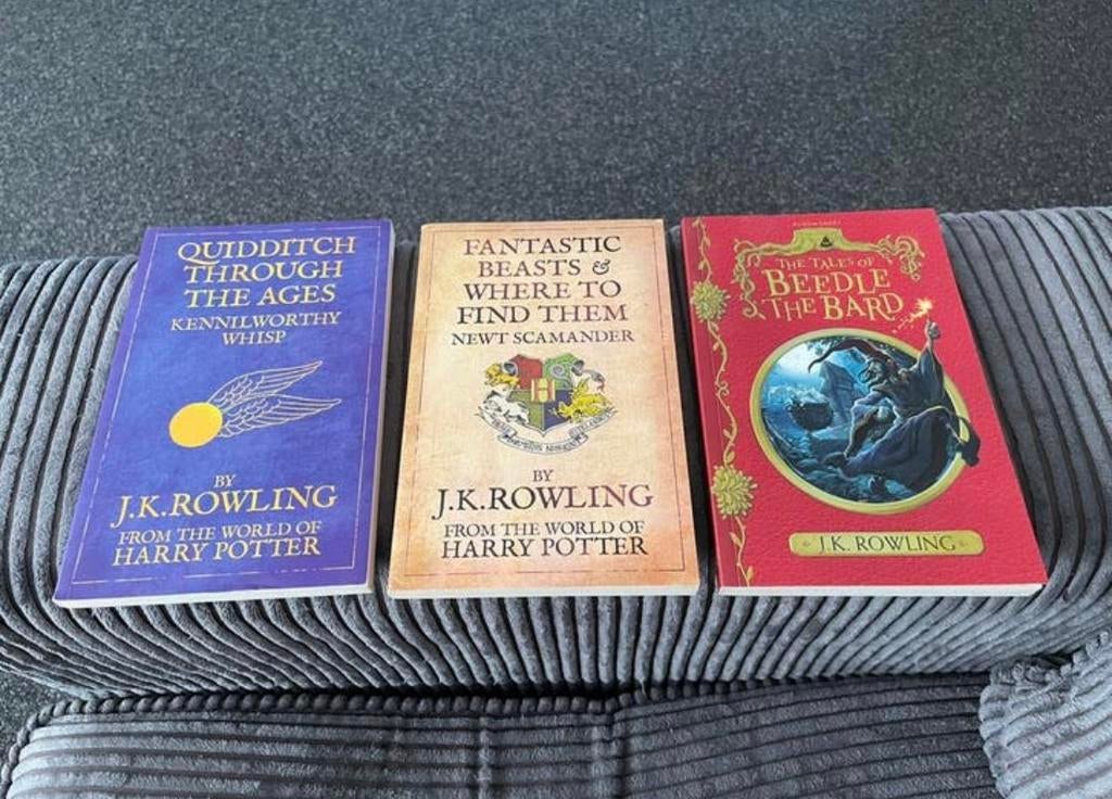 3 Engelse boeken Harry Potter fantastic beasts wuidditch, Ophalen of Verzenden, Zo goed als nieuw