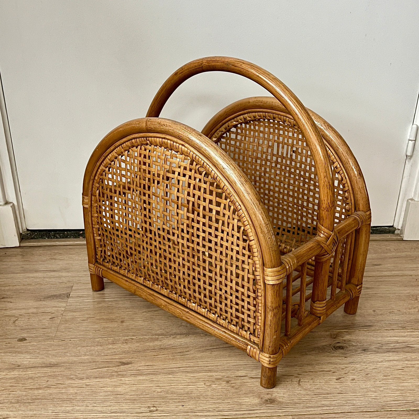 Vintage rotan tijdschriftenmand, lectuurbak, Huis en Inrichting, Woonaccessoires | Krantenbakken en Lectuurbakken, Ophalen, Zo goed als nieuw