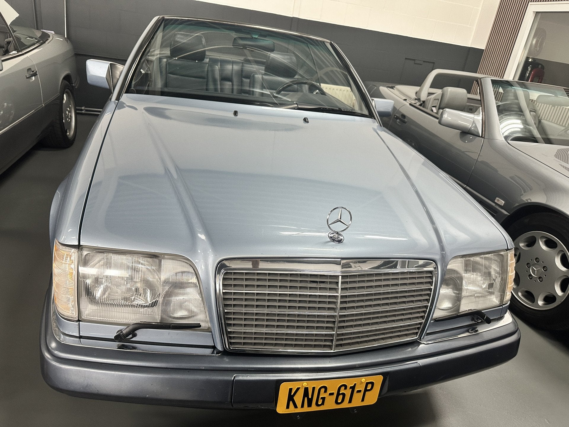 Mercedes-Benz E-Klasse Cabrio 320 CE-24 (bj 1994, automaat), Auto's, Oldtimers, Bedrijf, Te koop, ABS, Centrale vergrendeling
