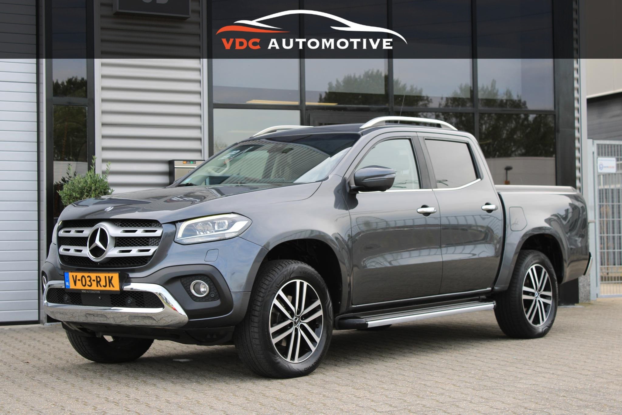 Mercedes-Benz X-Klasse 250d 4M Trekhaak | DAB | 360 Camera |, Gebruikt, Leder en Stof, Bedrijf, Diesel