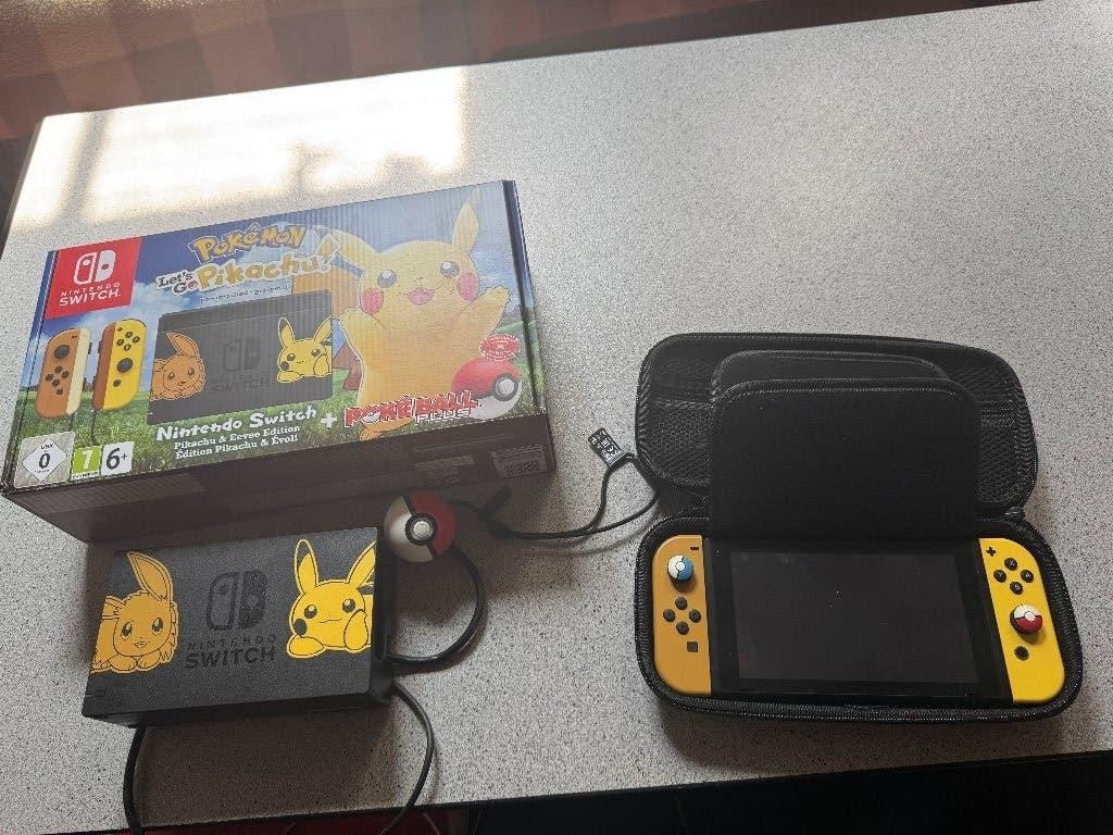 Nintendo Switch Pokémon Let's Go + Poké Ball Plus, Ophalen of Verzenden, Zo goed als nieuw, Met 2 controllers, Switch Original