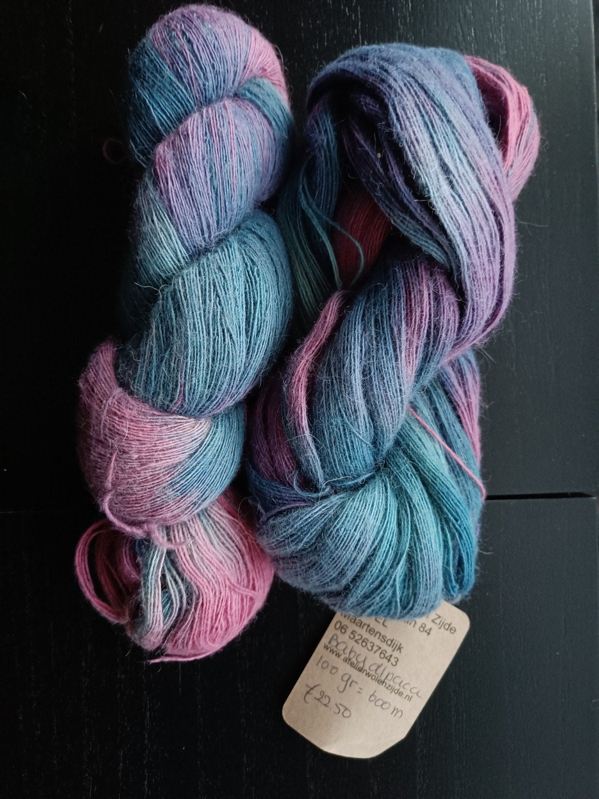 Breigaren roze/paars/blauw gemêleerd 2 strengen, Hobby en Vrije tijd, Ophalen of Verzenden, Nieuw, Breien of Haken, Wol of Garen