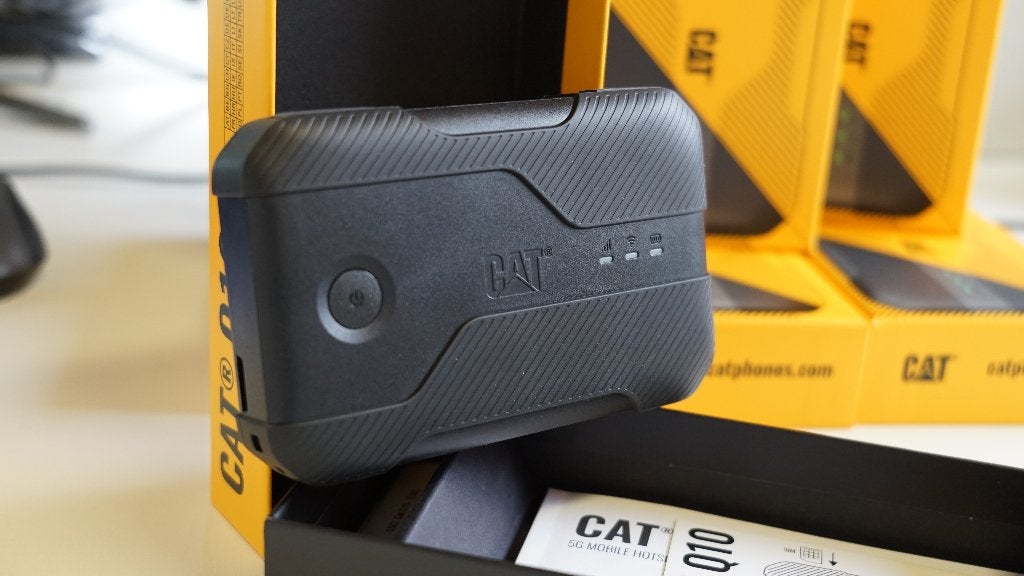 Cat Q10 5G hotspot mifi router, overal vliegensvlug internet, Computers en Software, Routers en Modems, Zo goed als nieuw, Router met modem