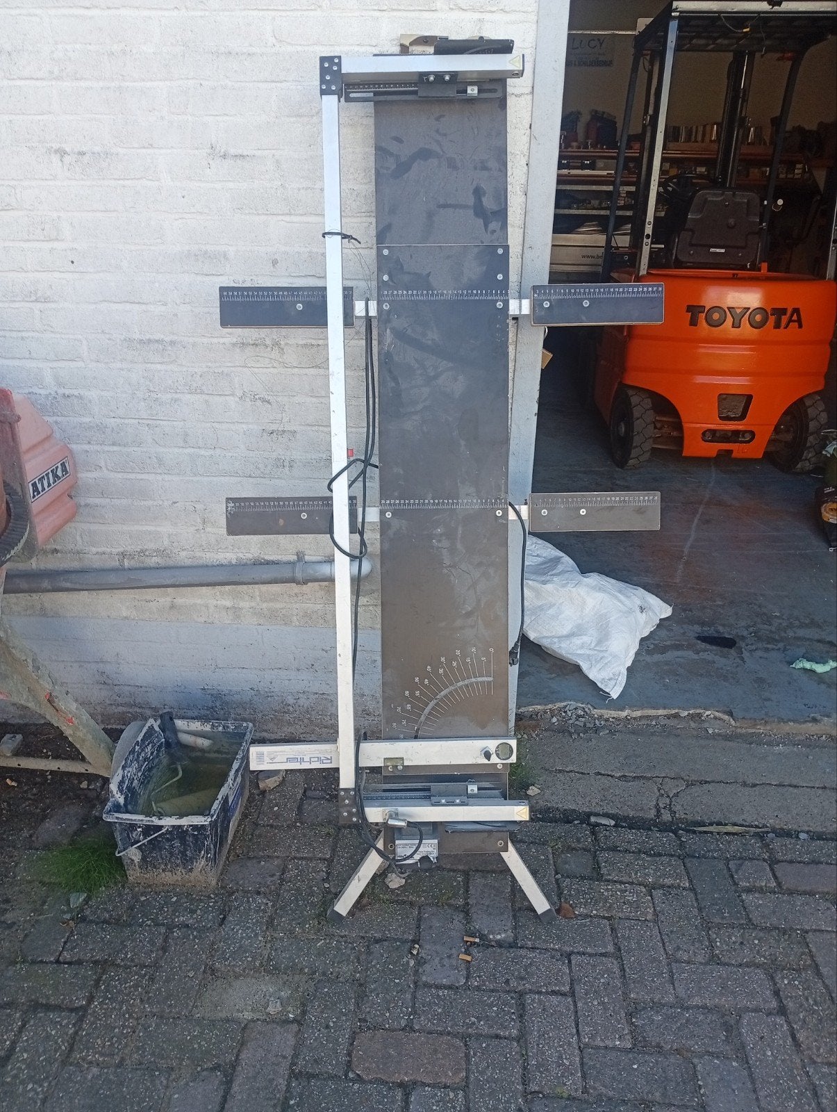 Hitten Isolatie Snijtafel Draad - nieuwe 2x, Ophalen, Gebruikt