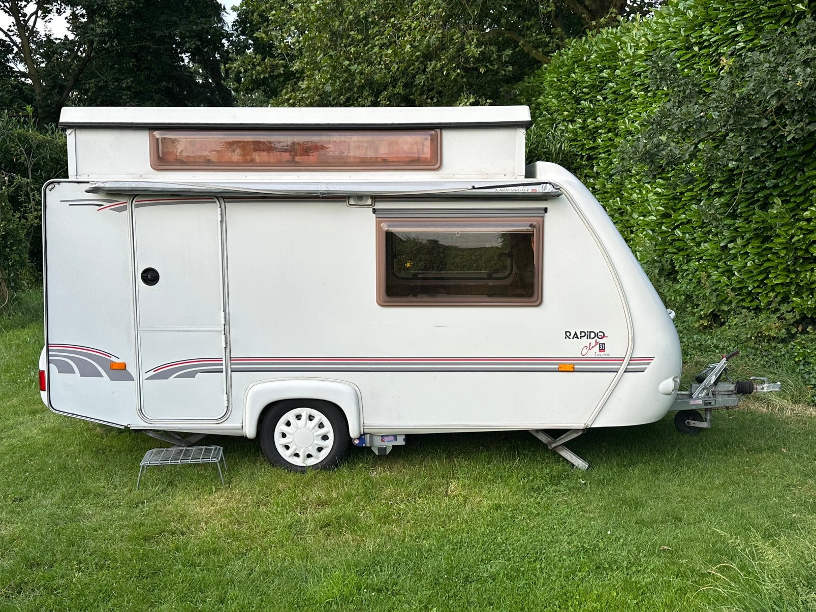 Rapido Club 31T Evolution (2003) – Caravan met hefdak., Caravans en Kamperen, Standaardzit, Luifel, Lengtebed, Tot 4 meter