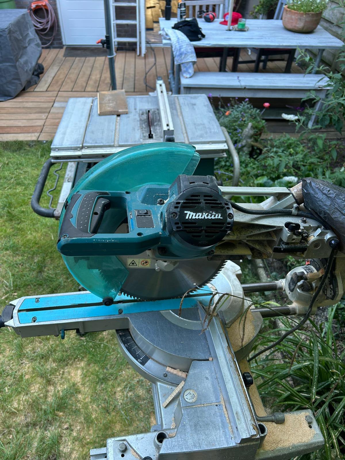 Makita Afkort/Verstekzaag met tafel, Gebruikt, Ophalen of Verzenden, Afkortzaag, 30 tot 70 mm