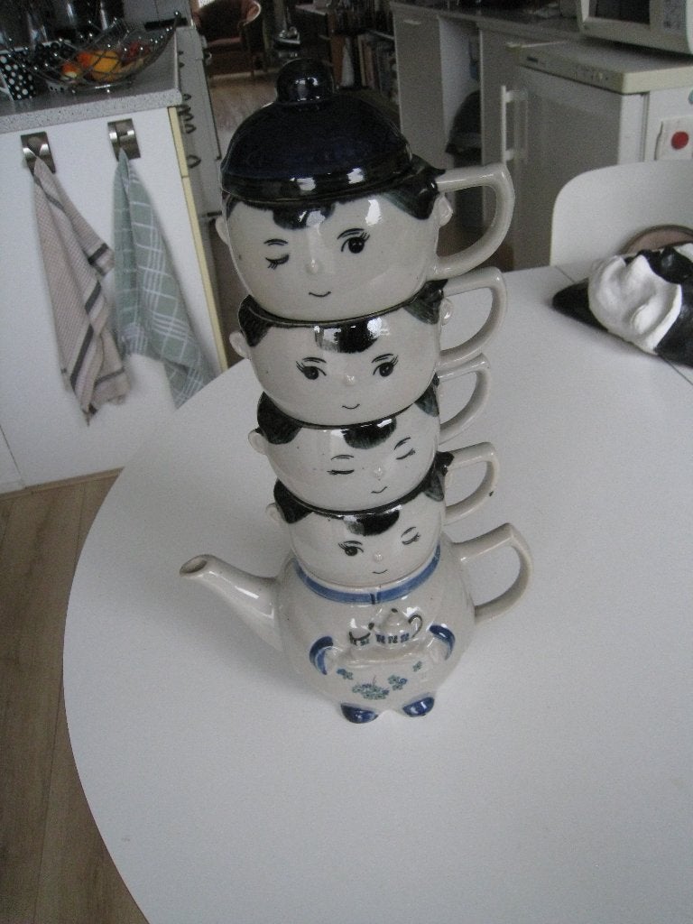 Theeservies uit de jaren ‘70 – 80, helemaal gaaf., Nieuw, Ophalen of Verzenden, Aardewerk, Theepot