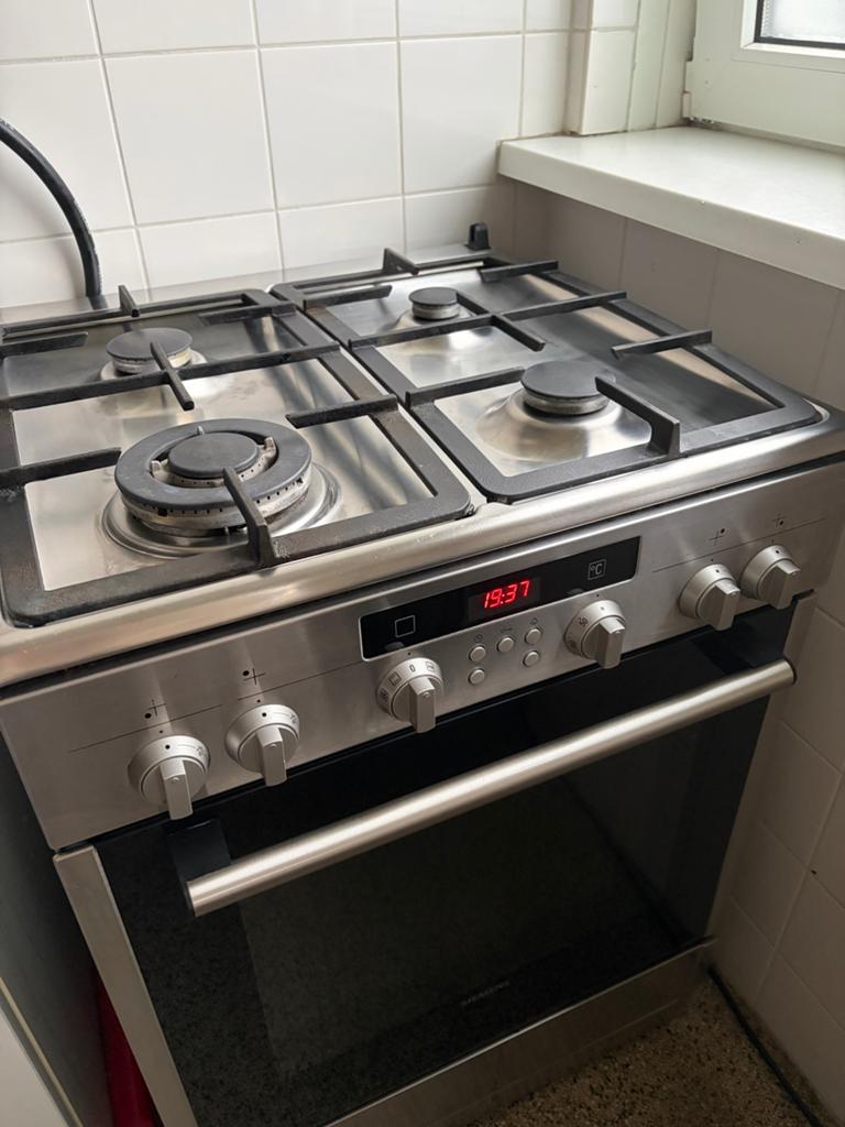 Siemens Vrijstaand Gasfornuis met Oven - RVS, Witgoed en Apparatuur, Fornuizen, 60 cm of meer, Zo goed als nieuw, Gas, Vrijstaand