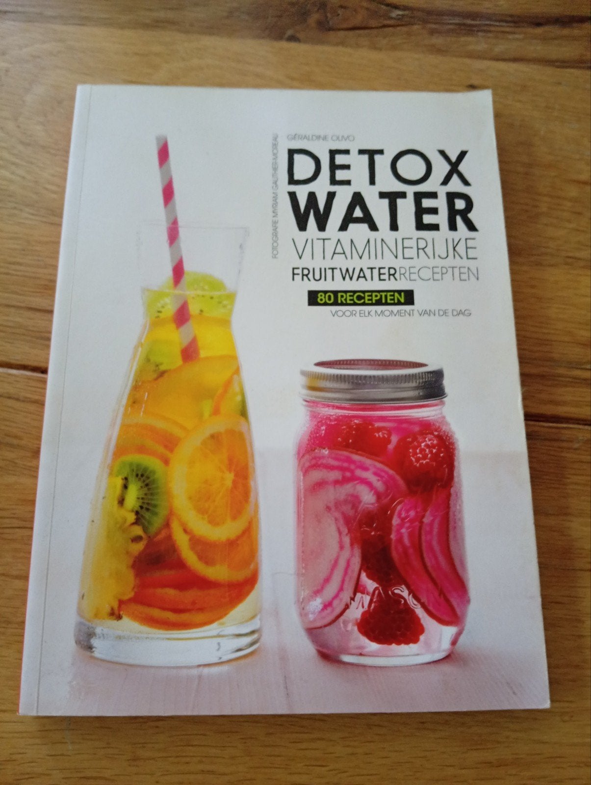 Detox Water: Vitaminerijke Fruitwater Recepten, Geraldine Olivo, Dieet en Voeding, Ophalen of Verzenden, Zo goed als nieuw