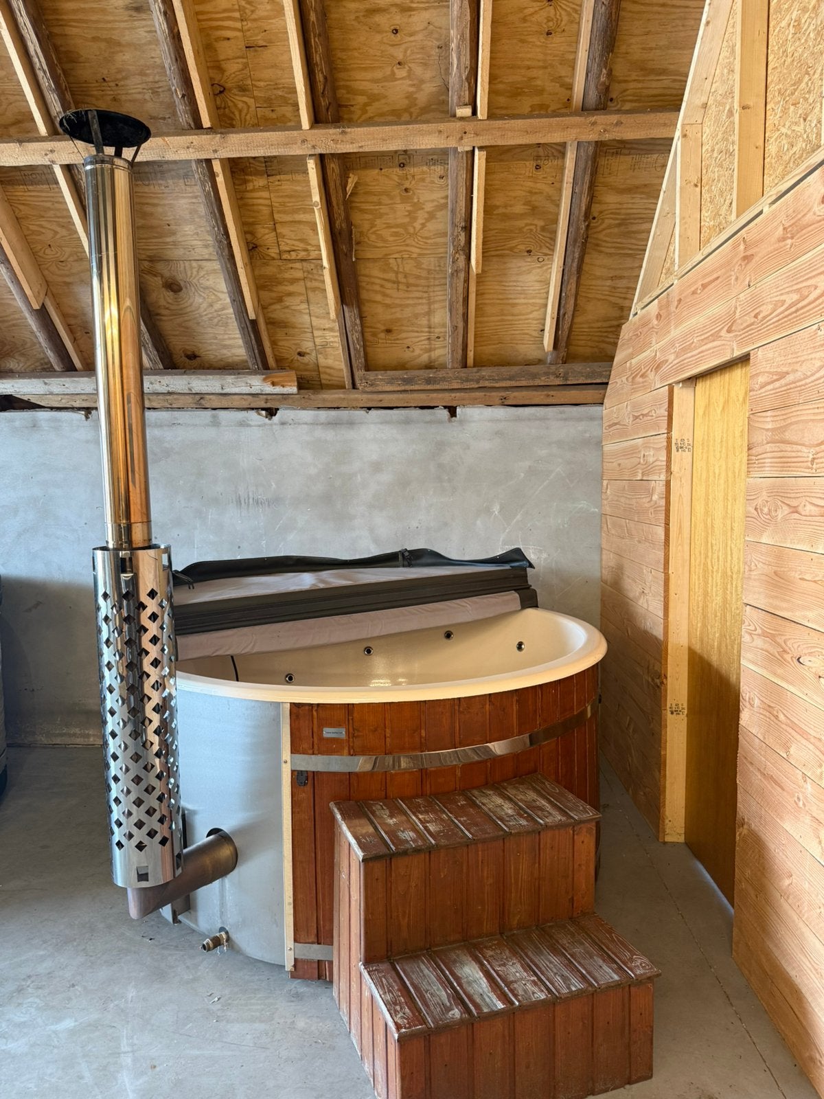 Luxe hottub met interne kachel, met filter, Ophalen of Verzenden, Gebruikt, Afdekzeil, Vast