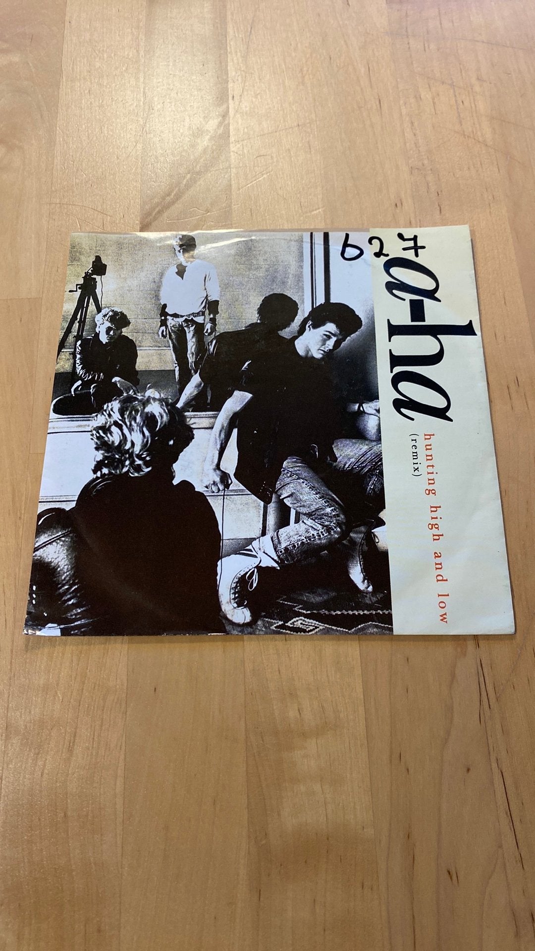 Vinyl single A-ha - Hunting high and low, Ophalen of Verzenden, Zo goed als nieuw, Pop