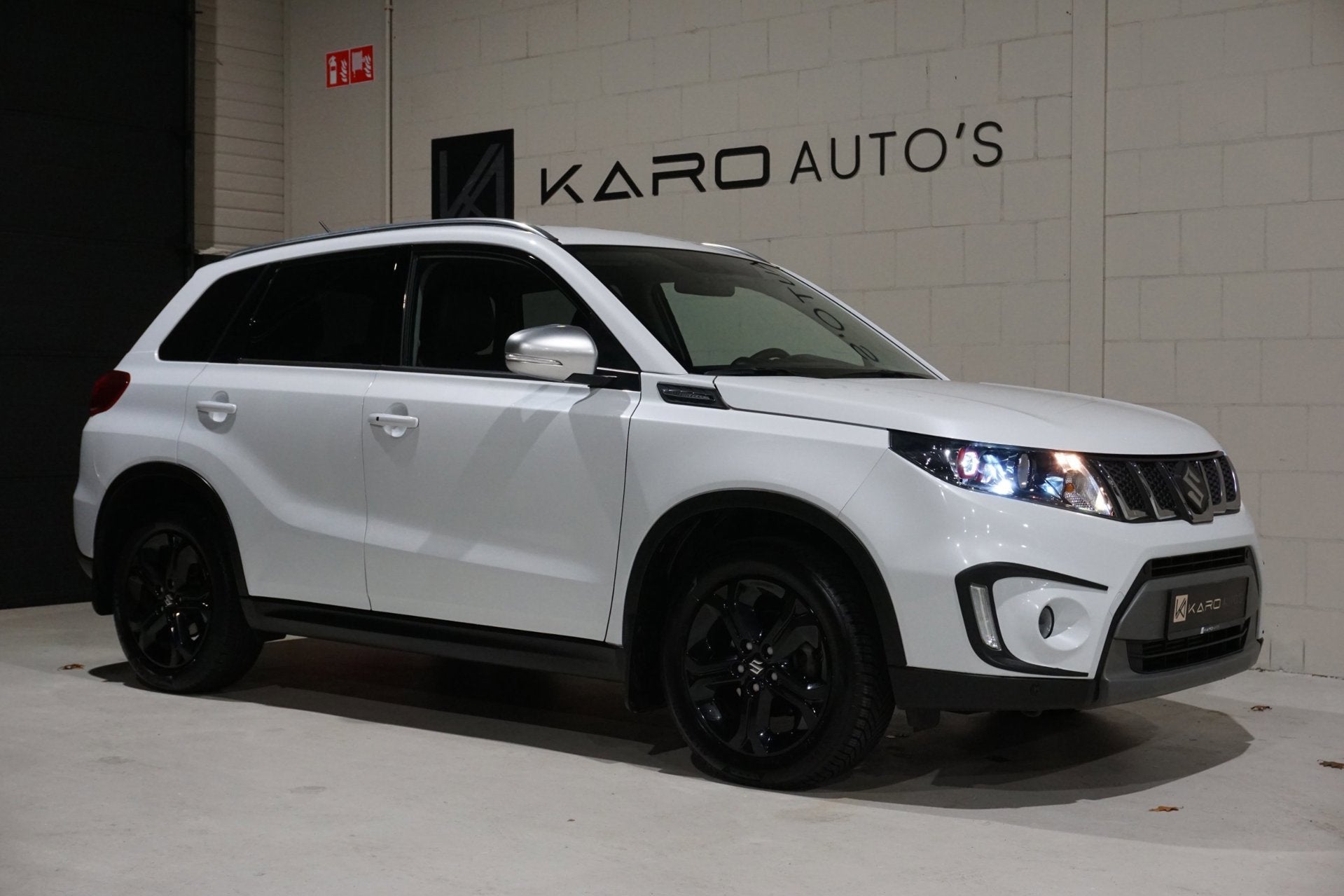 Suzuki Vitara 1.4 S Sport Led Carplay Navi Leer Cam Keyless, Auto's, Voorwielaandrijving, Gebruikt, 4 cilinders, 400 kg