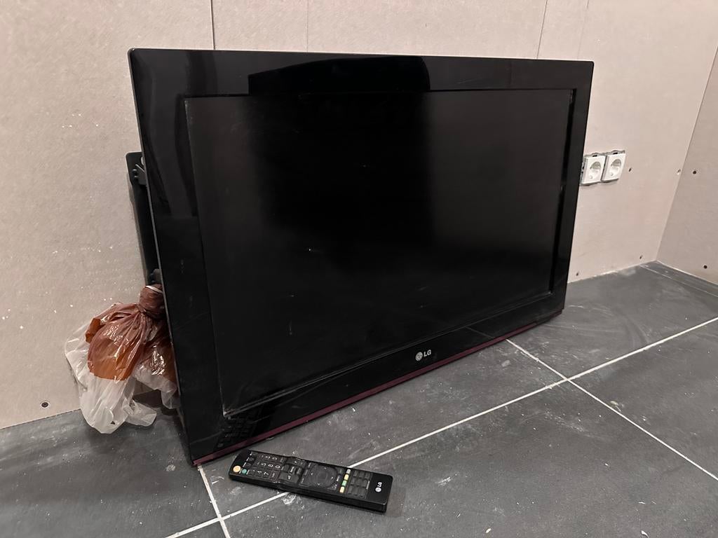 32 inch TV LG, met ophangbeugel, Ophalen, Gebruikt, 50 Hz, LCD