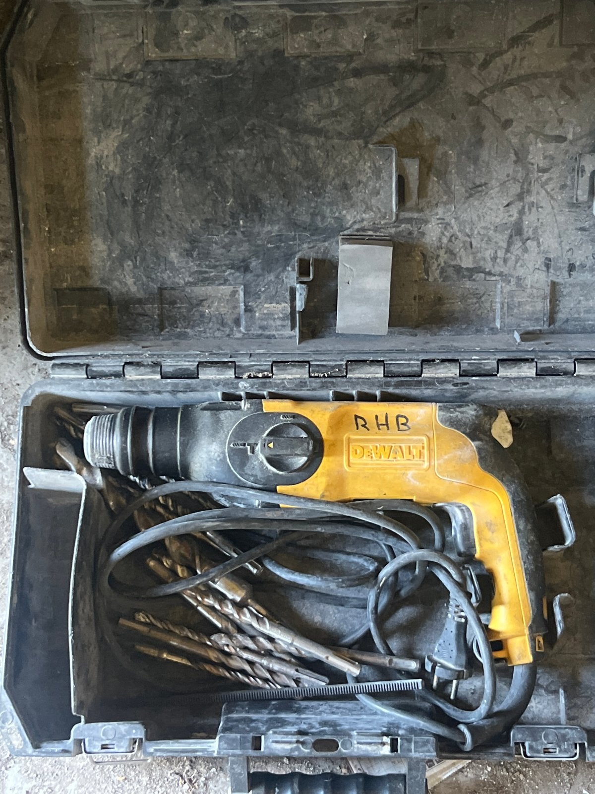 DeWalt Klopboormachine met borenset, Boormachine, Ophalen of Verzenden, Klopboormechanisme, Gebruikt