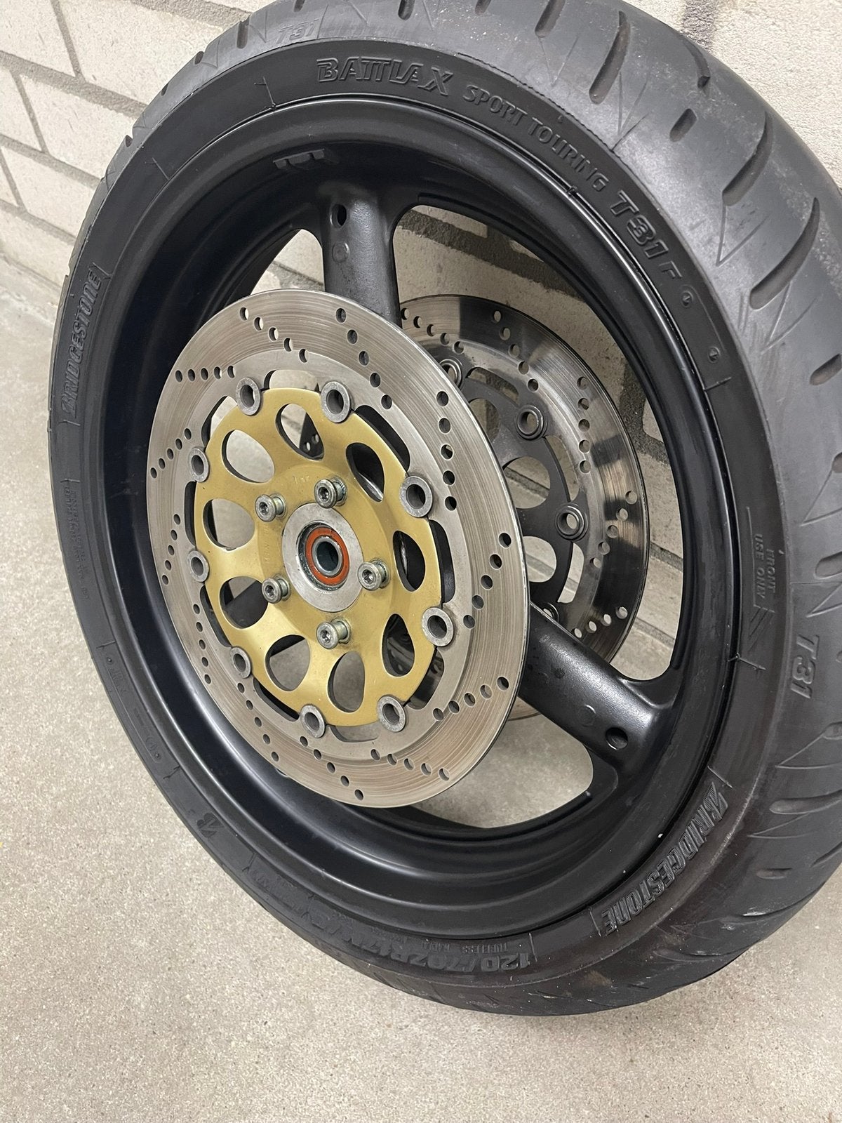 Remschijv links-rechts met boutjes suzuki gsf bandit 600 N-S, Motoren, Ophalen of Verzenden, Gebruikt