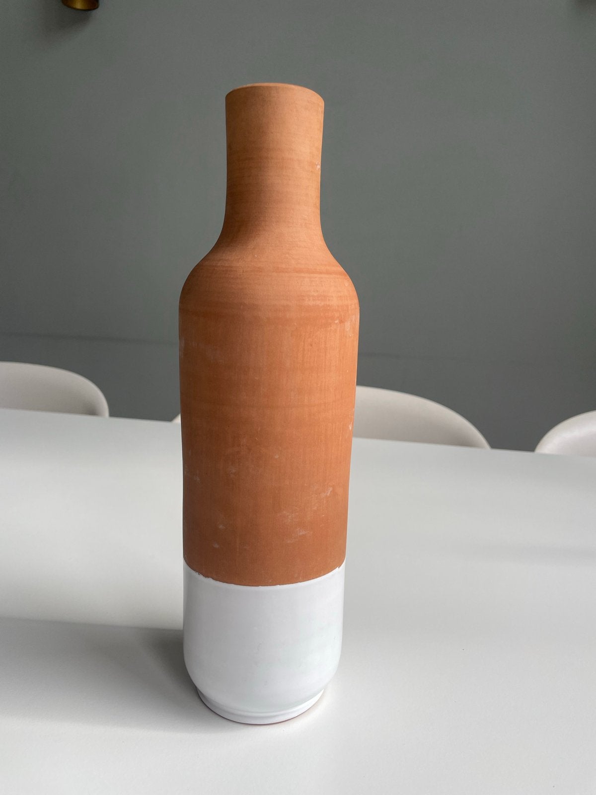 Terracotta vaas met witte onderkant - Made in Italy, Antiek en Kunst, Ophalen of Verzenden