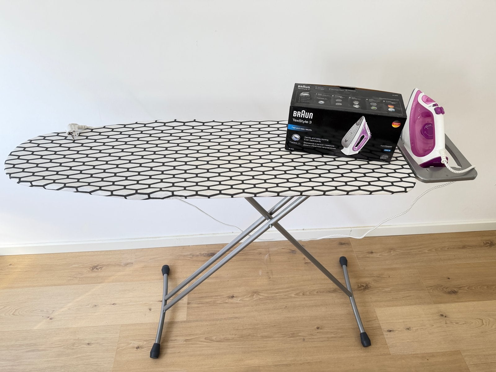Braun TexStyle 3 Strijkijzer & IKEA Strijkplank - Nieuw!, Witgoed en Apparatuur, Ophalen, Nieuw, Strijkijzer met snoer