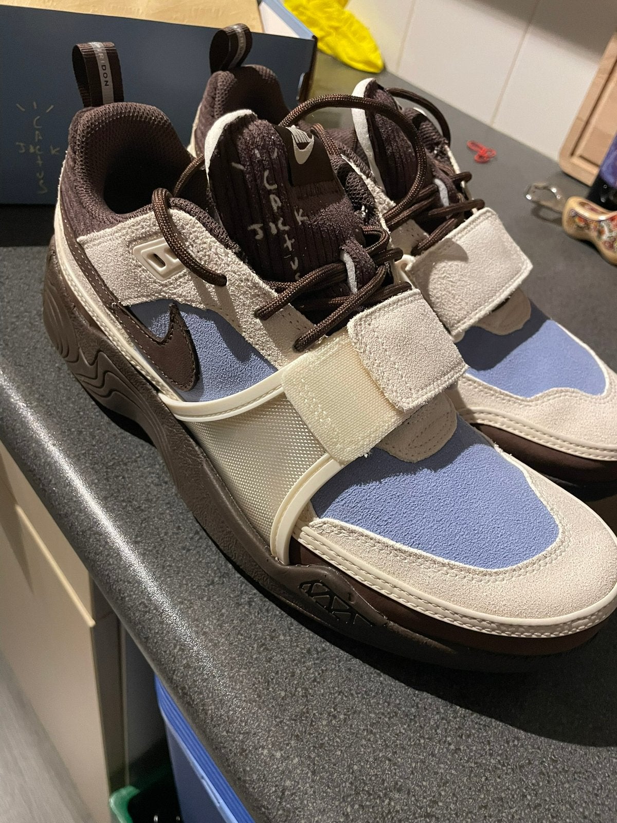 Nike x Travis scott maat 43/9,5, Ophalen of Verzenden, Zo goed als nieuw, Overige kleuren