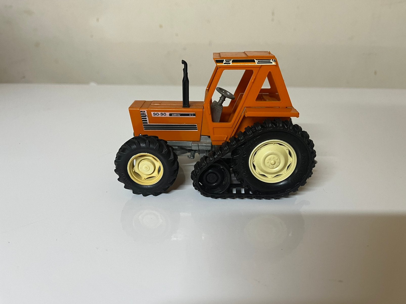 Britains 9523, Fiat 90-90 DT, RUPS Tractor, Schaal 1:32., Hobby en Vrije tijd, Ophalen of Verzenden, Zo goed als nieuw, Tractor of Landbouw