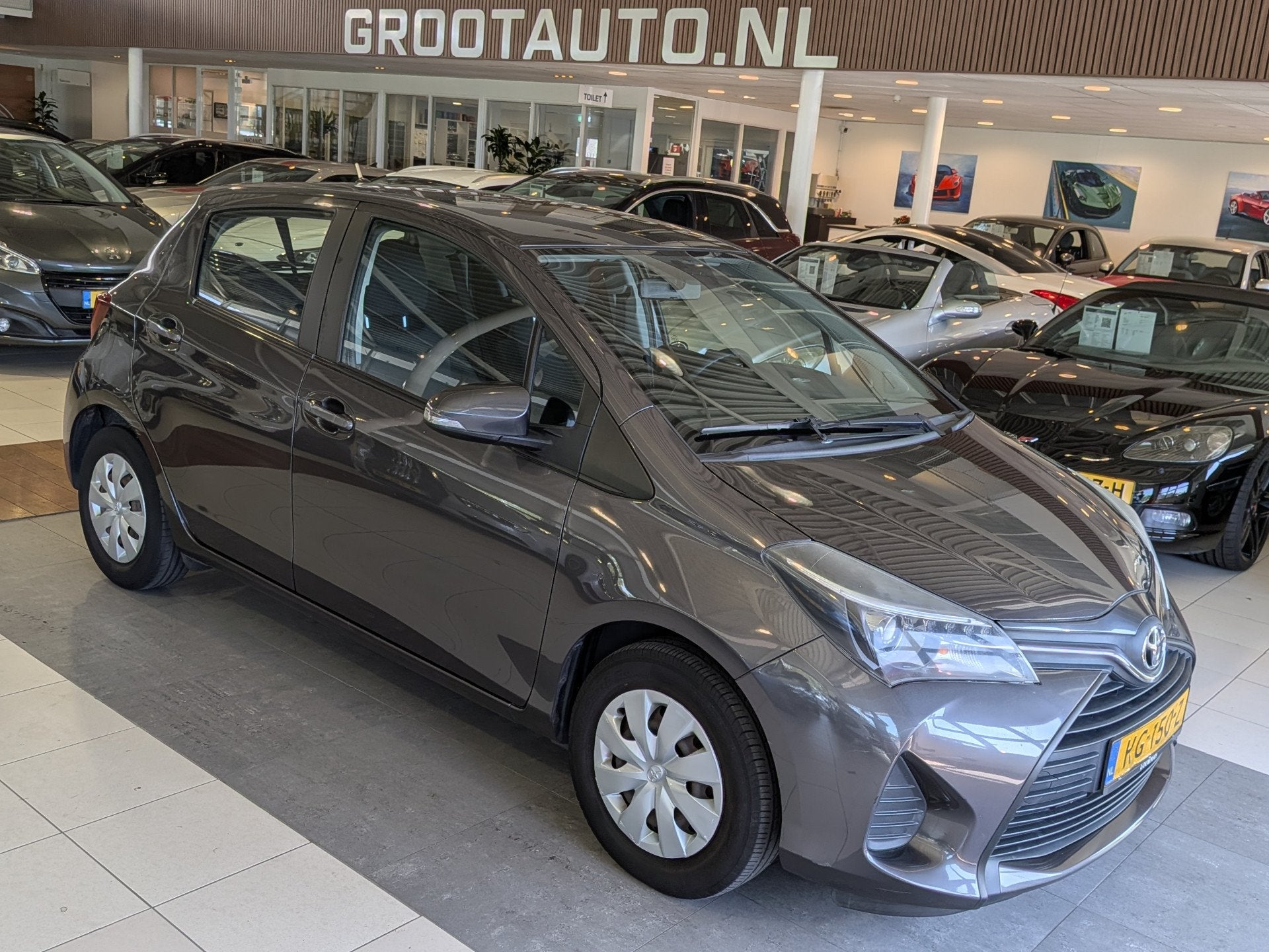 Toyota Yaris 1.0 VVT-i Now Airco, Stuurbekrachtiging, Trekha, Voorwielaandrijving, 730 kg, Origineel Nederlands, Handgeschakeld