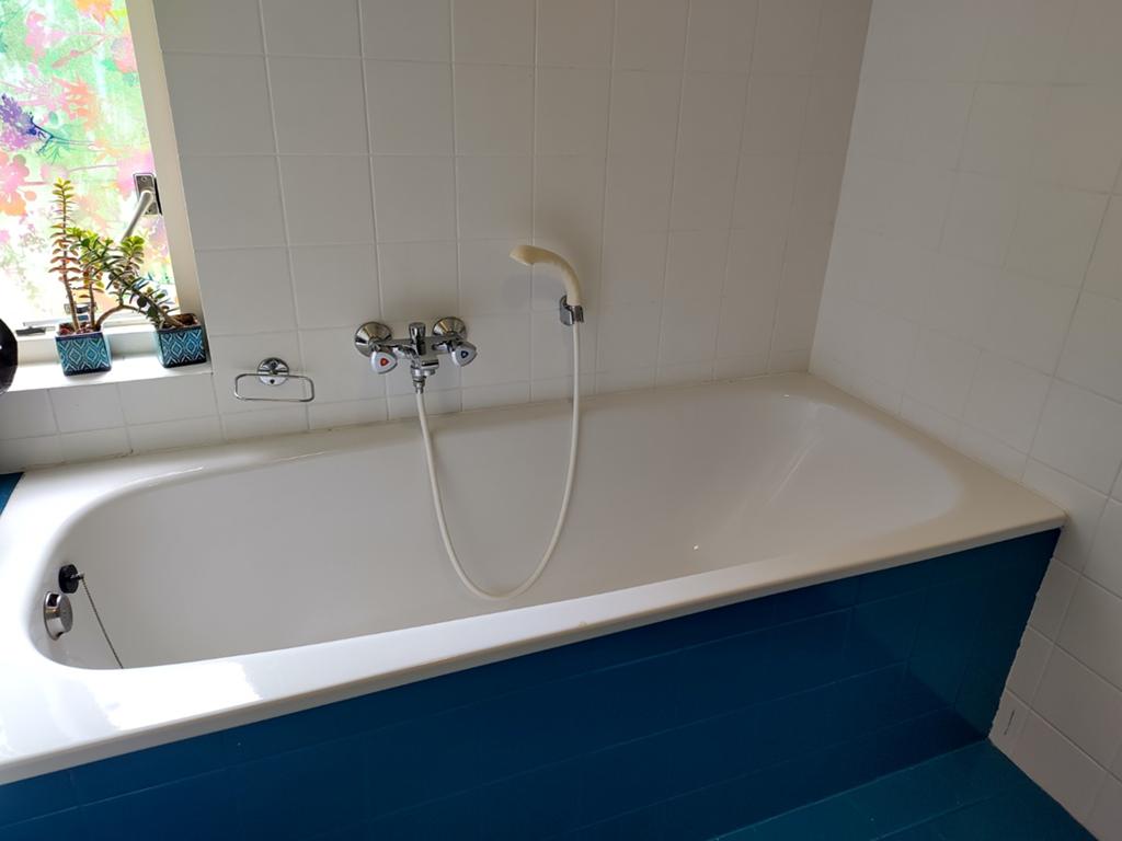 Ligbad, wastafel met meubel, kast en spiegel, Huis en Inrichting, Badkamer | Complete badkamers, Ophalen, Gebruikt