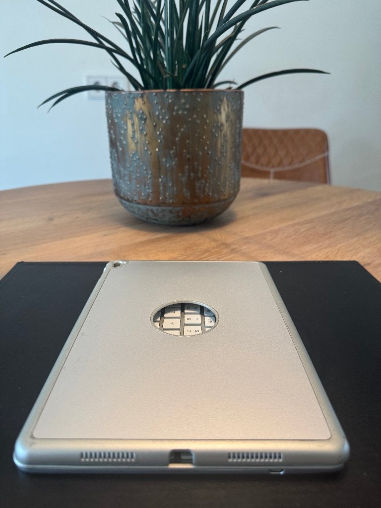 Foto 4 van Toetsenbord iPad Air 2 / iPad Pro – Note Kee – Grijs