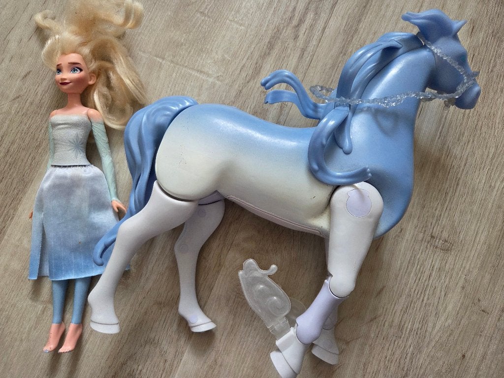 Rijdende nok met elsa frozen, Ophalen, Gebruikt, Barbie