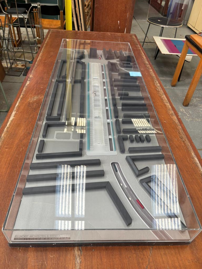 Maquette van architect, Ophalen