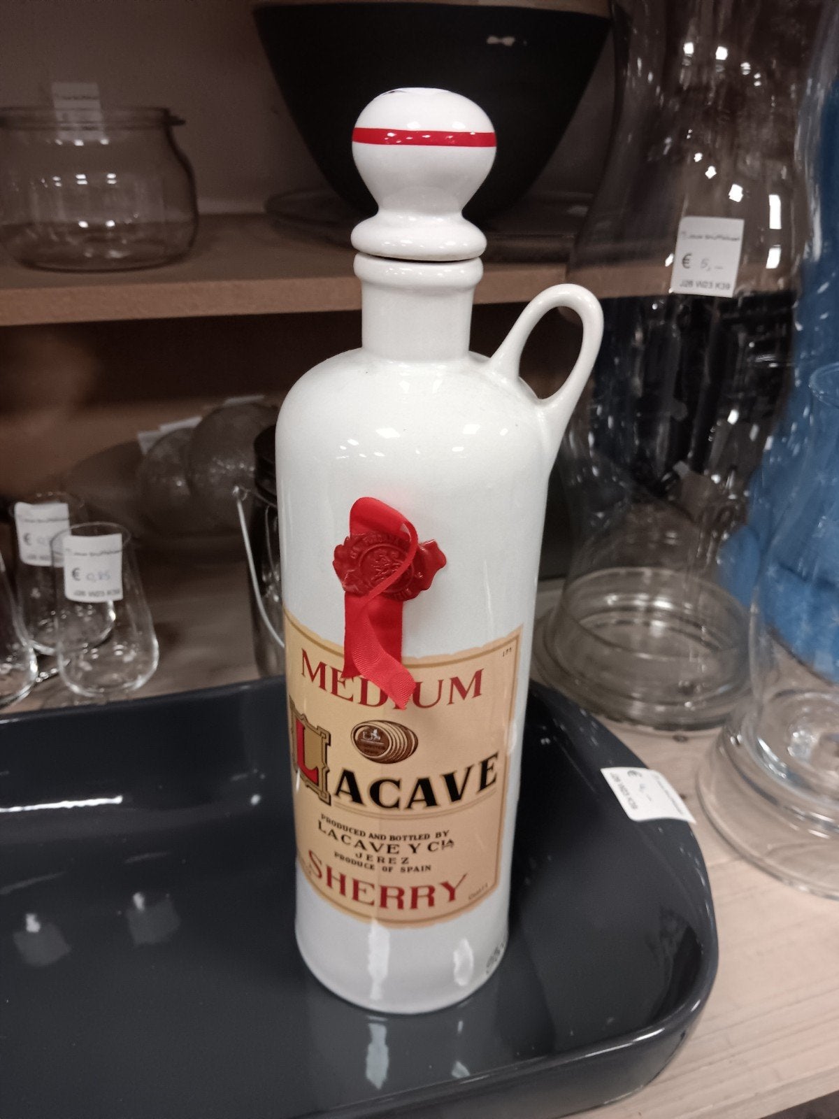 Decoratieve fles met sherry etiket, Gebruikt, Onbekend, Ophalen of Verzenden, Wit