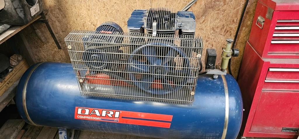 Compressor, Doe-het-zelf en Verbouw, Compressors, 100 liter of meer, Ophalen, Gebruikt