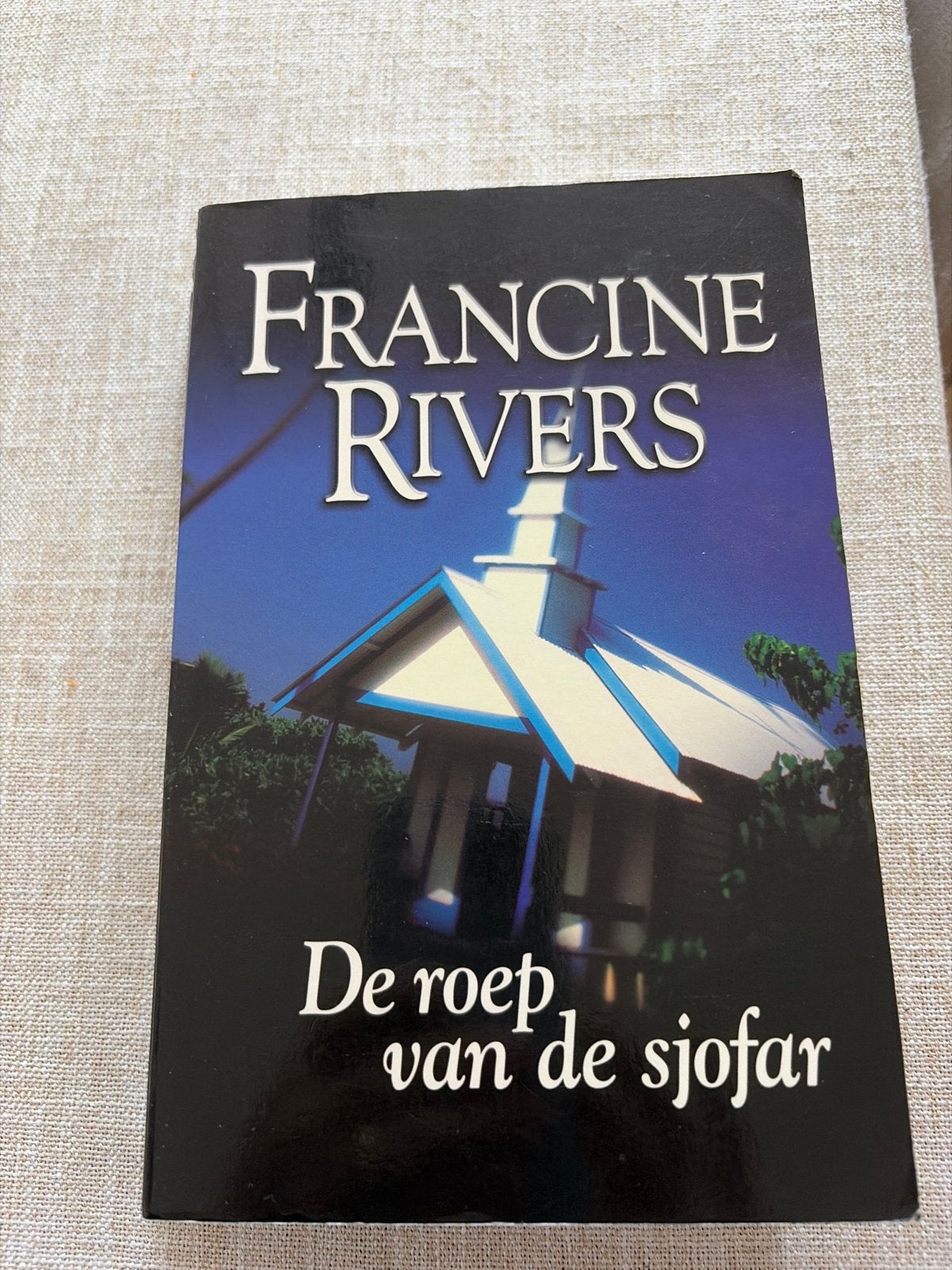 Francine Rivers - De roep van de sjofar, Ophalen of Verzenden, Gelezen, Christendom | Protestants