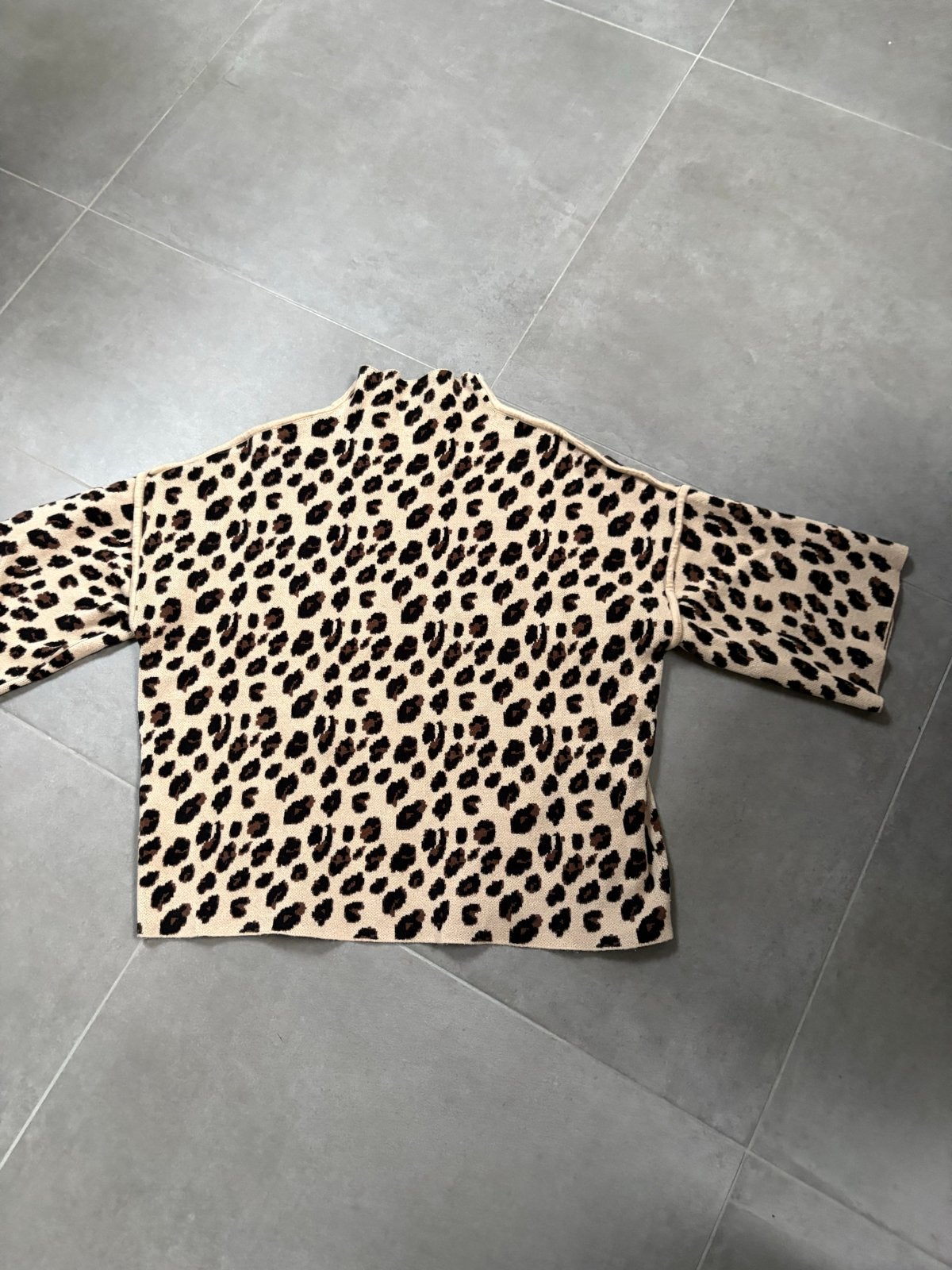 Nieuwe sweater met luipaardprint, maat 38/40, Ophalen of Verzenden, Nieuw, Maat 38/40 (M), Beige