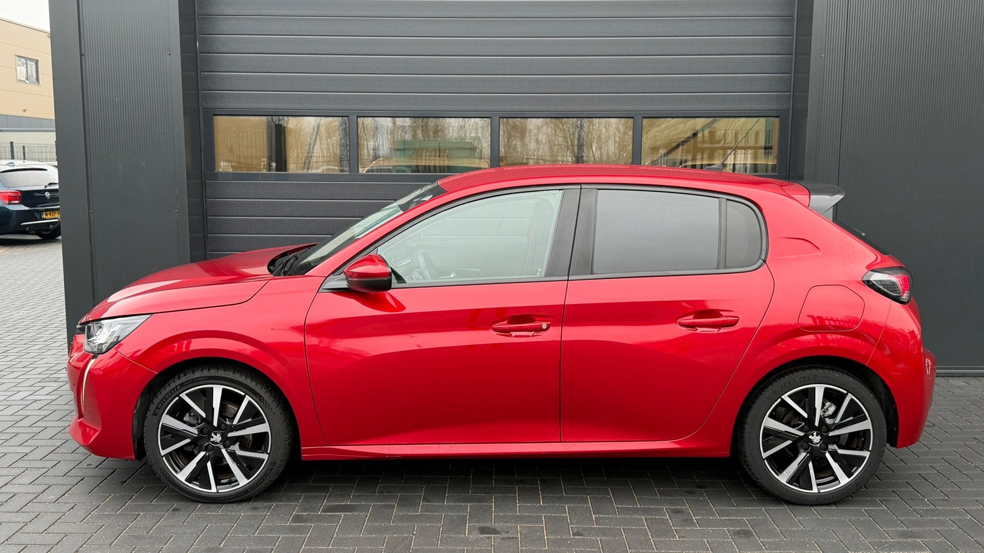 Peugeot 208 1.2 PureTech Allure GT-Line Carplay|Led|Camera, 101 pk, Gebruikt, Euro 6, 19 km/l